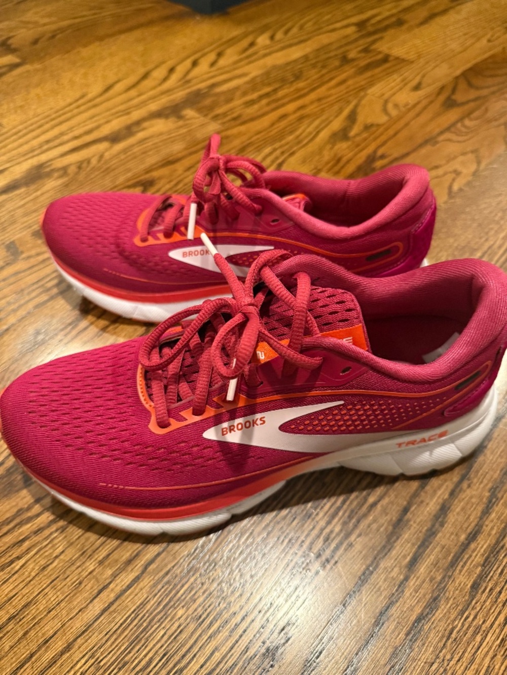 Brooks Trace 2- Women, size 7 shoes- ALMOST NEW!